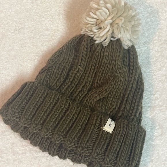 REI Accessories - Cozy Knit Pom-Pom Beanie for women - Olive and Cream